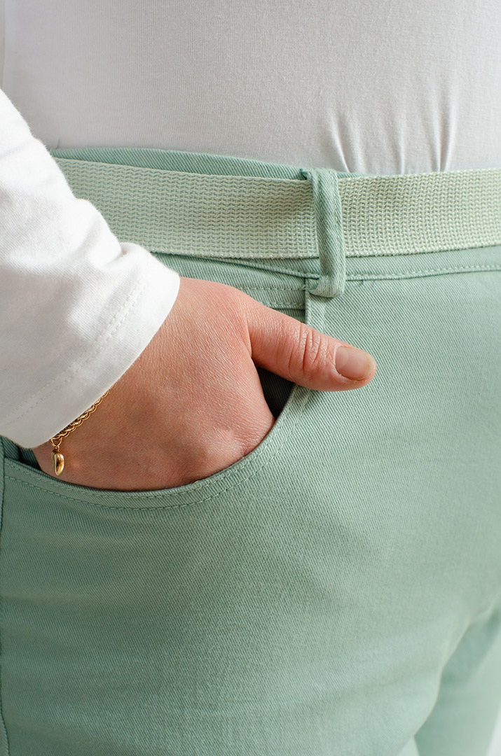 Джинси завужені з поясом великих розмірів