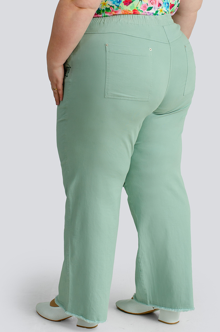 Яркие джинсы с тороками больших размеров