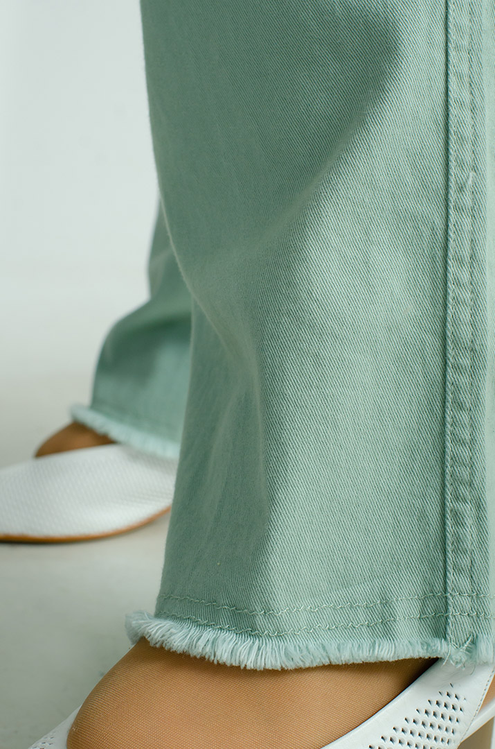 Яркие джинсы с тороками больших размеров