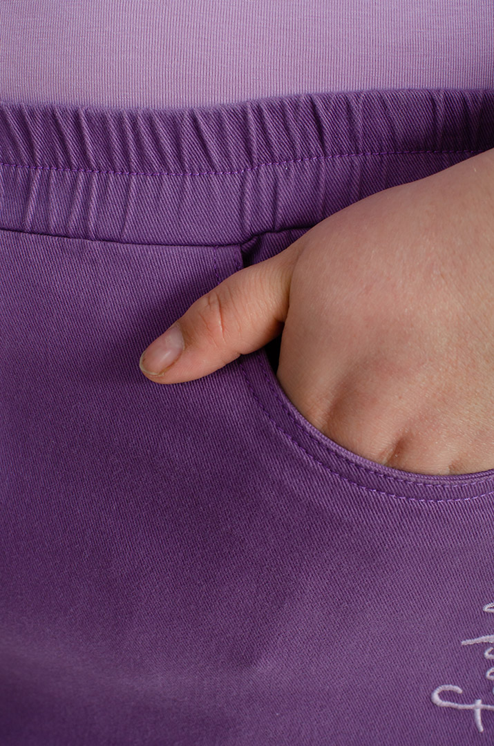 Яркие джинсы с тороками больших размеров