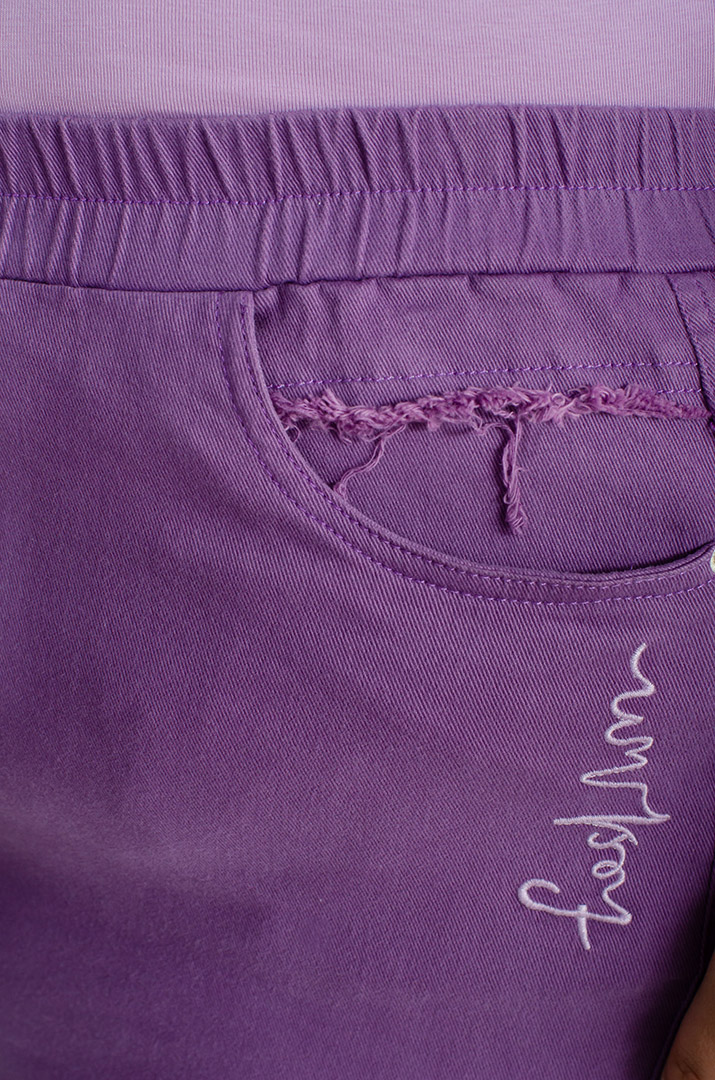 Яркие джинсы с тороками больших размеров