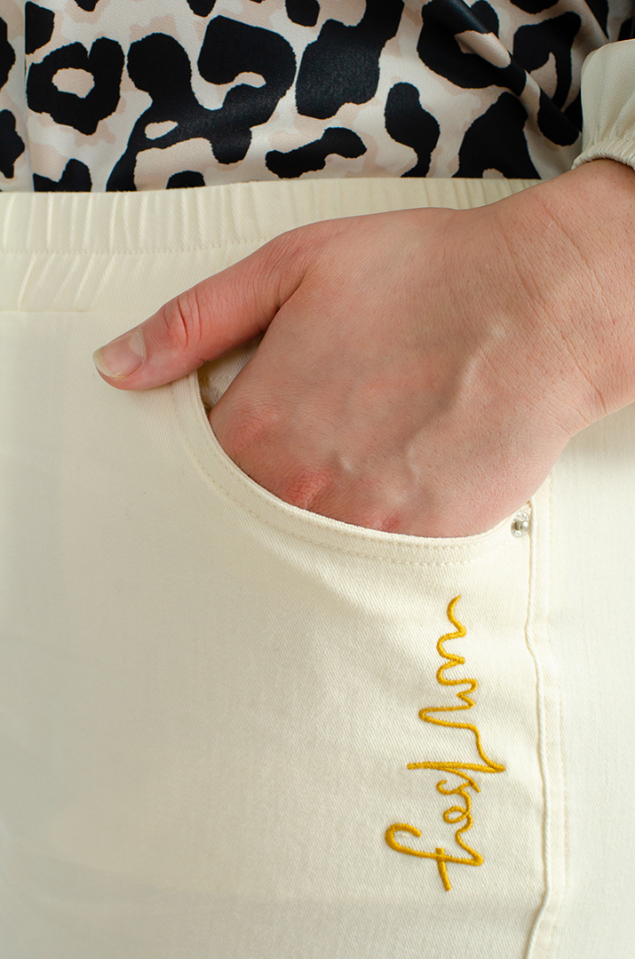 Яркие джинсы с тороками больших размеров