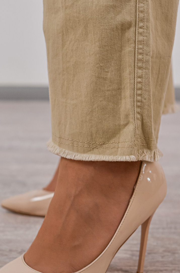 Яркие джинсы с тороками больших размеров