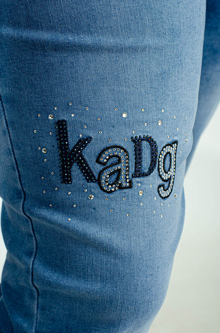 Джинси завужені з декором зі стразів великих розмірів