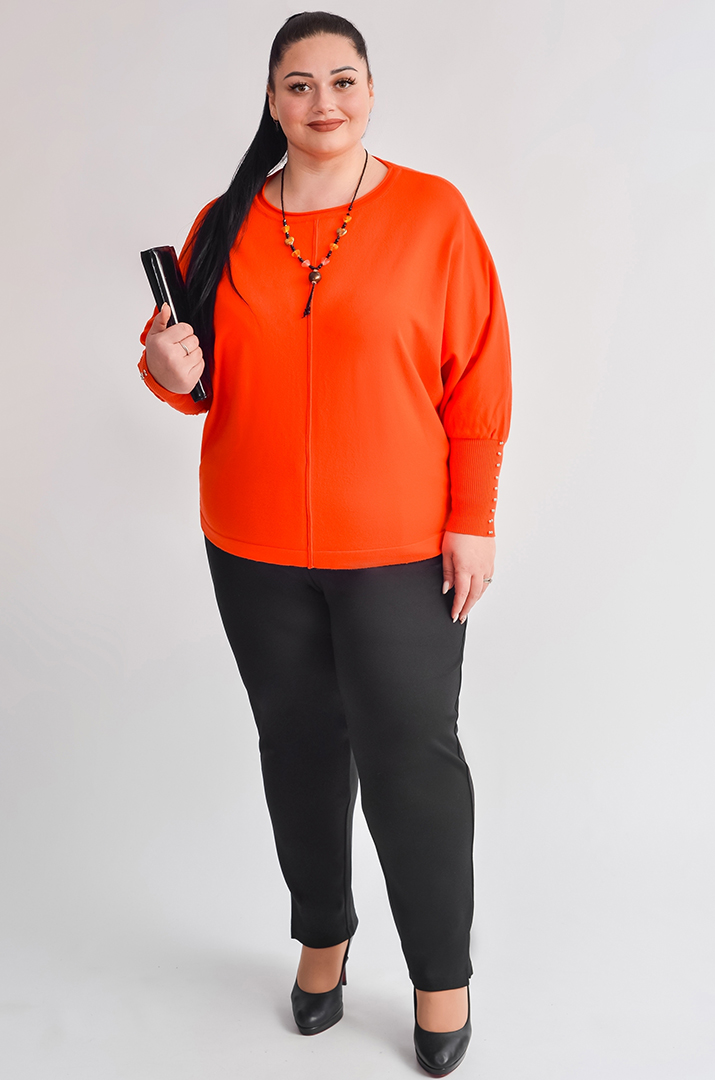 Джемпер короткий з декоративними намистинами на рукавах великих розмірів