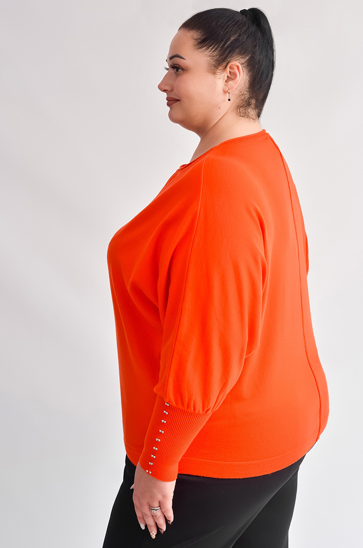 Джемпер короткий з декоративними намистинами на рукавах великих розмірів