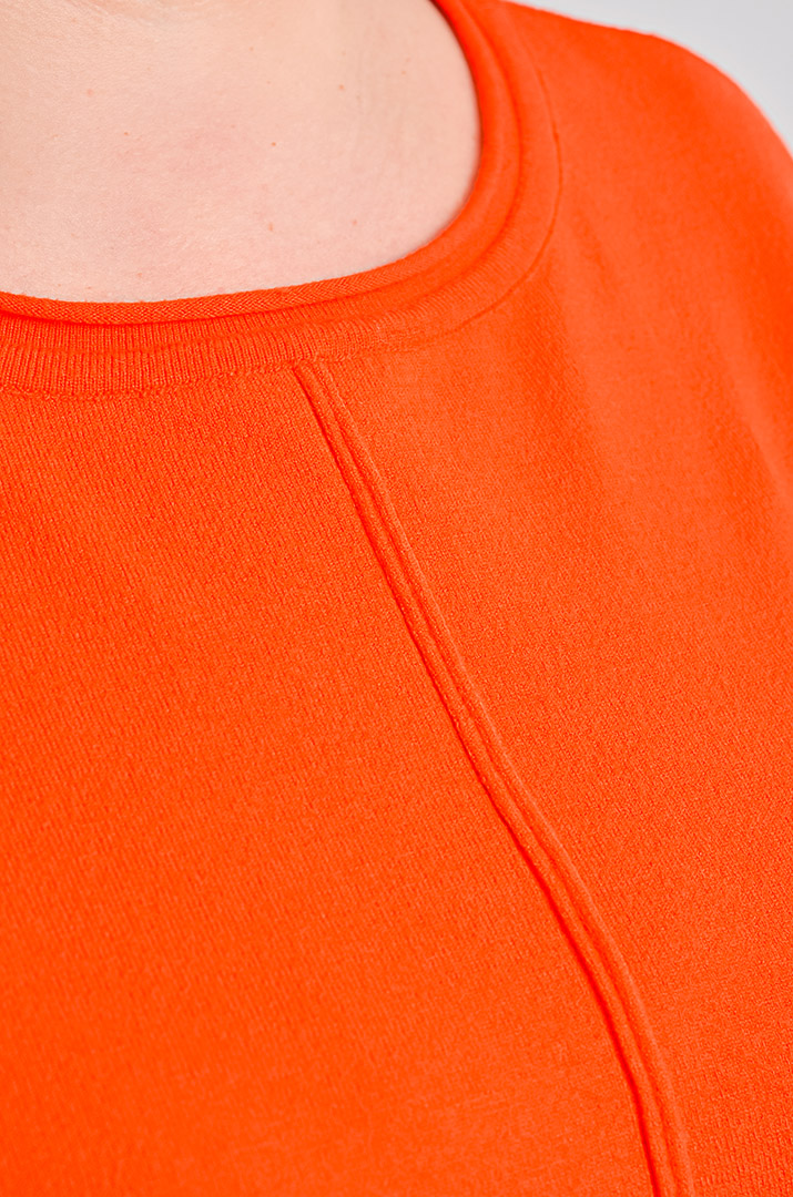 Джемпер короткий з декоративними намистинами на рукавах великих розмірів