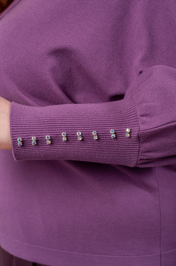 Джемпер короткий з декоративними намистинами на рукавах великих розмірів