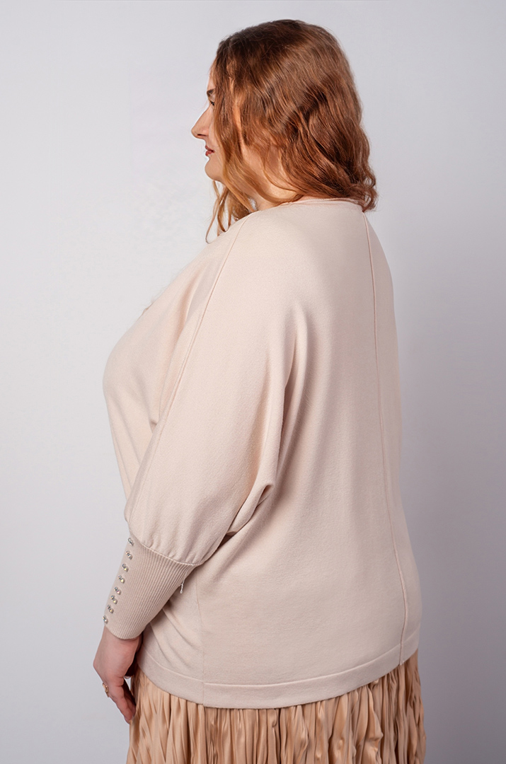 Джемпер короткий з декоративними намистинами на рукавах великих розмірів