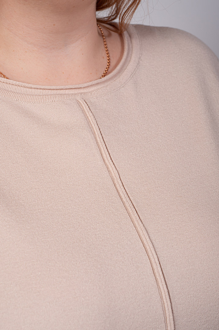 Джемпер короткий з декоративними намистинами на рукавах великих розмірів