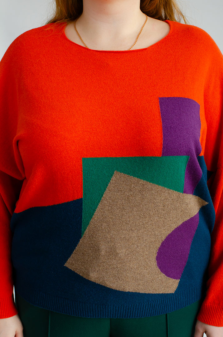 Яскравий в'язаний джемпер великих розмірів