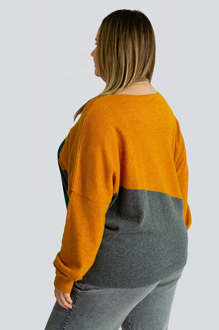 Яскравий в'язаний джемпер великих розмірів