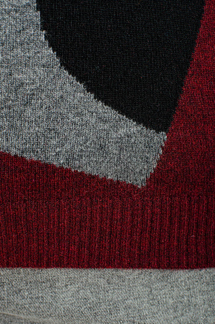 Яскравий в'язаний джемпер великих розмірів