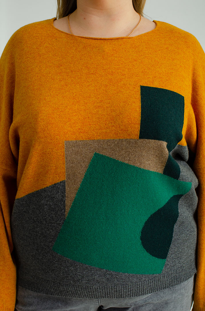 Яскравий в'язаний джемпер великих розмірів