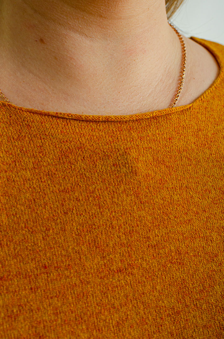 Яскравий в'язаний джемпер великих розмірів