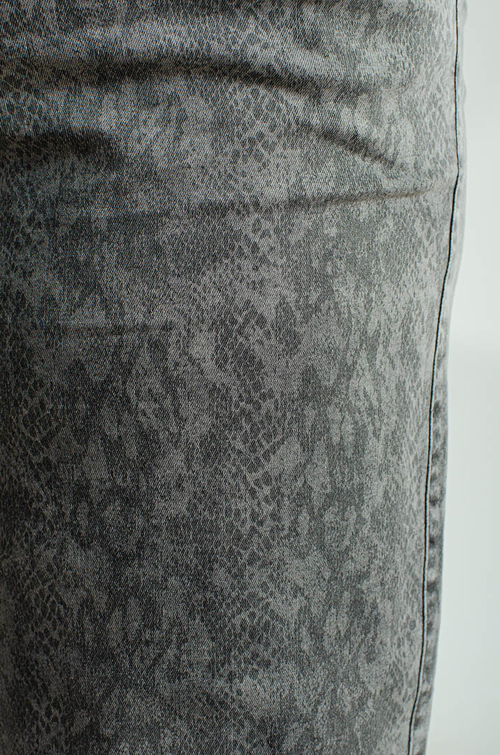 Джинси в принт рептилія великих розмірів