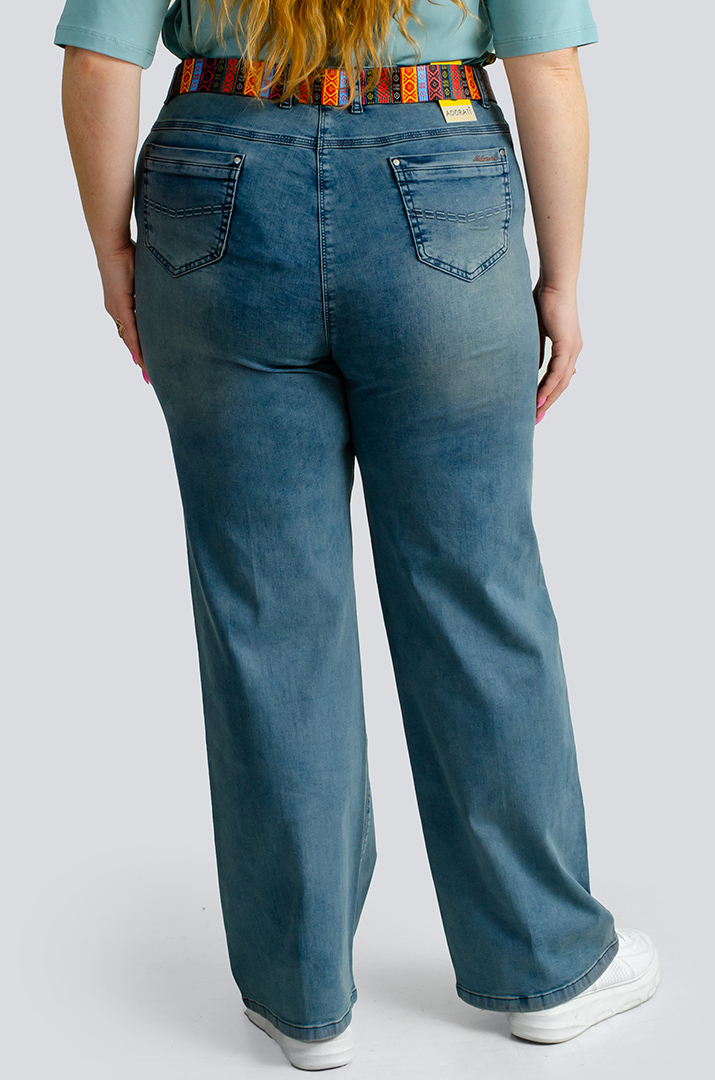 Джинси з яскравим поясом великих розмірів