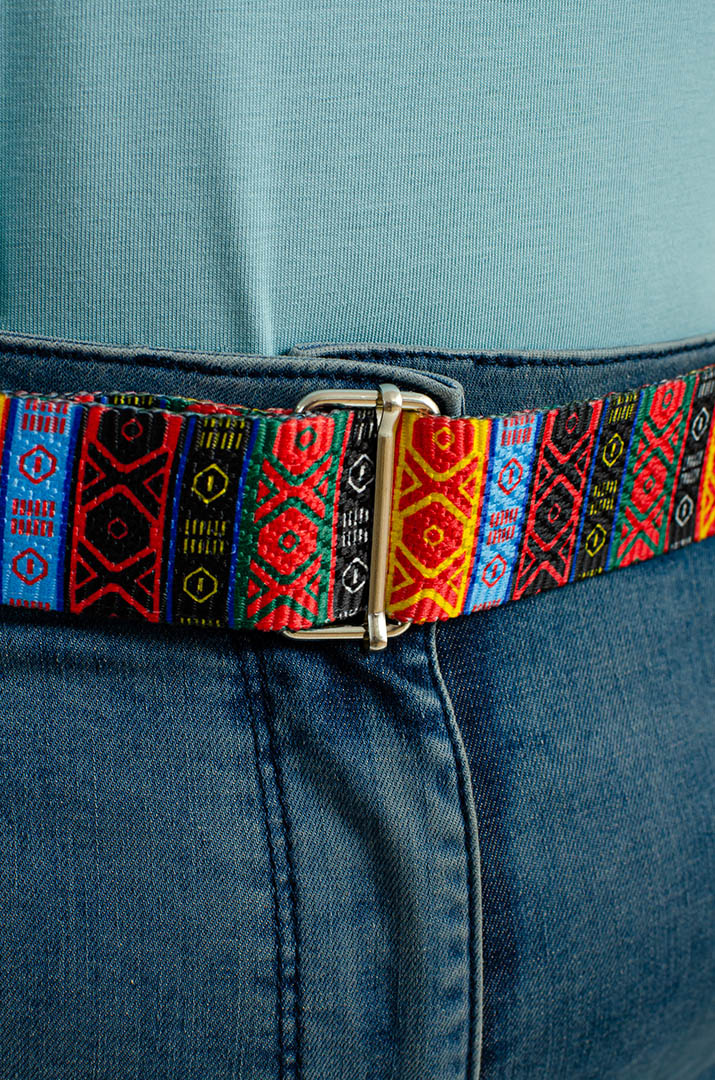 Джинси з яскравим поясом великих розмірів