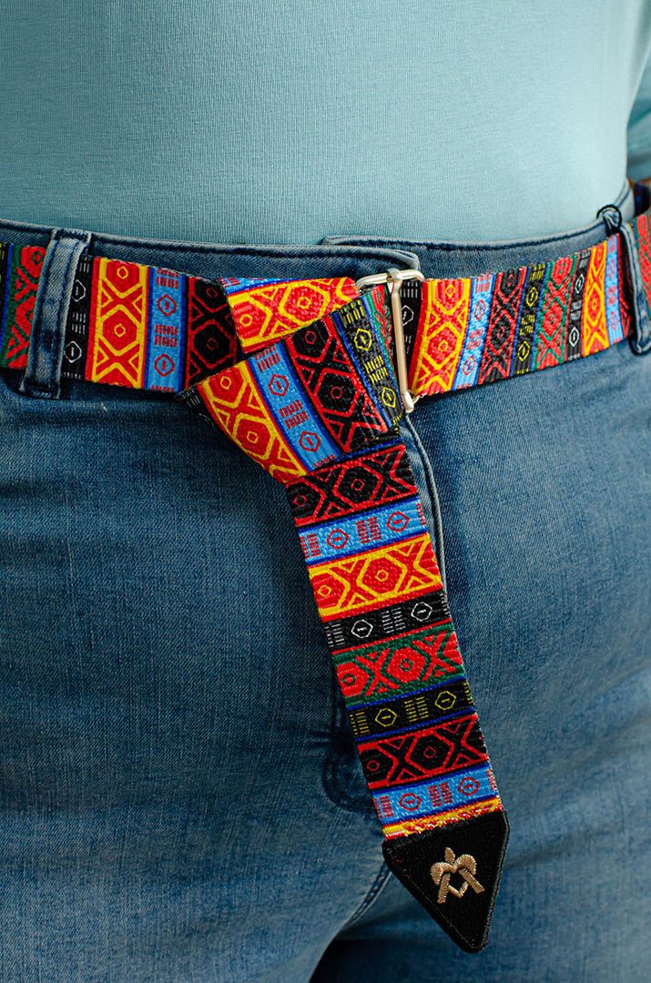 Джинси з яскравим поясом великих розмірів