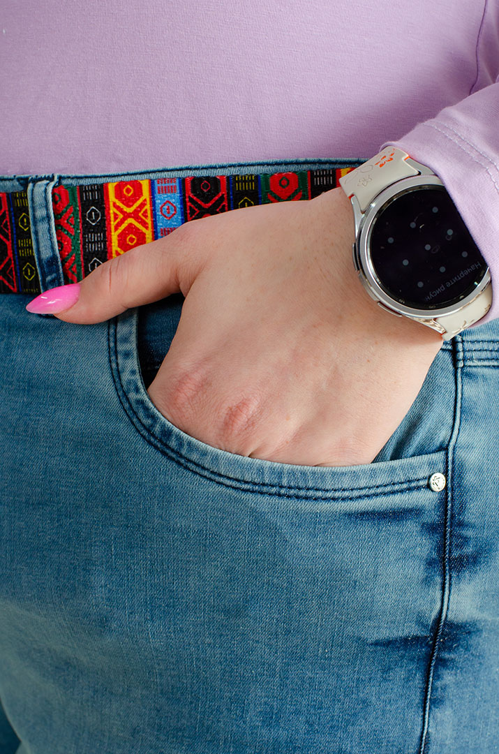 Джинси з яскравим поясом великих розмірів