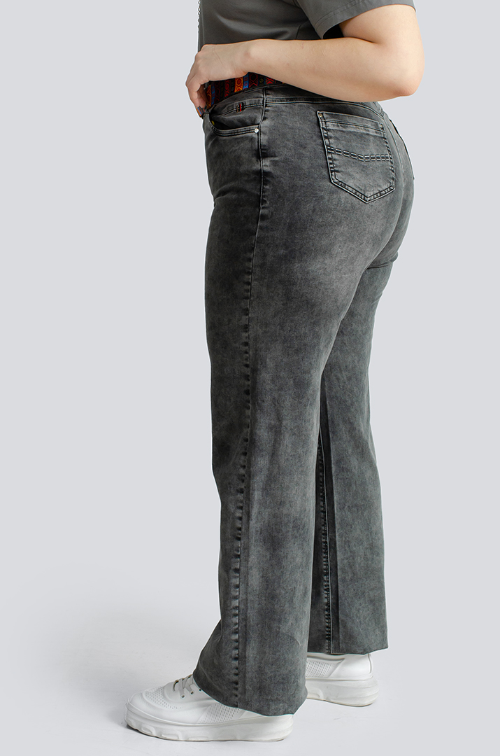 Джинси з яскравим поясом великих розмірів
