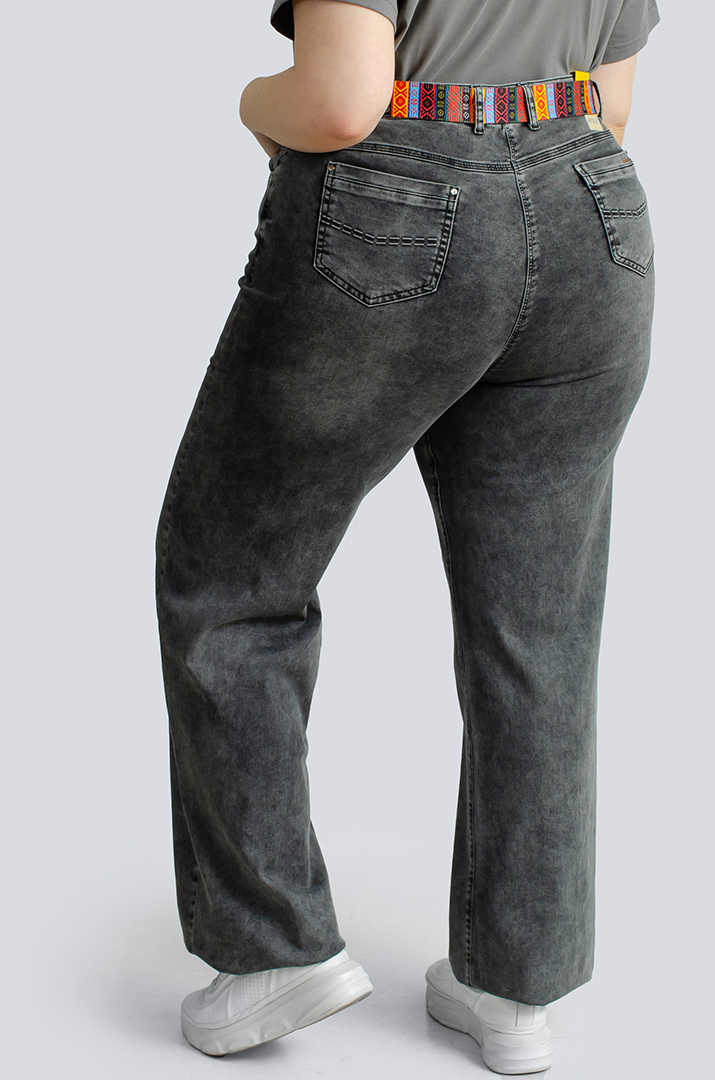 Джинси з яскравим поясом великих розмірів