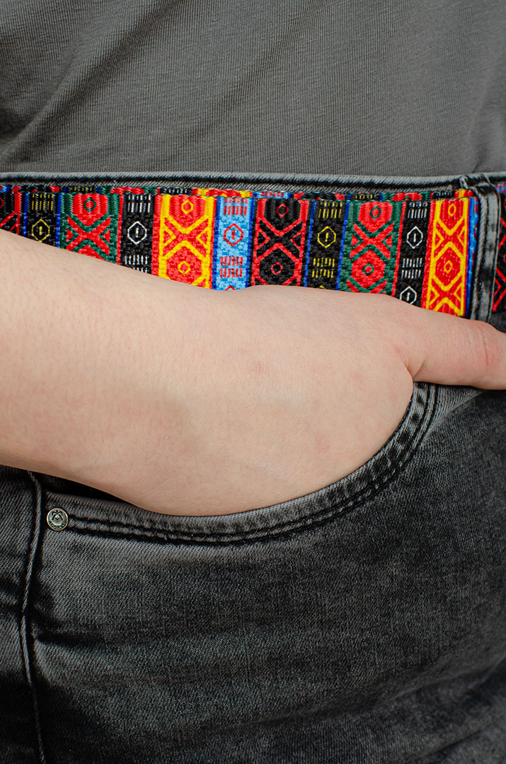 Джинси з яскравим поясом великих розмірів