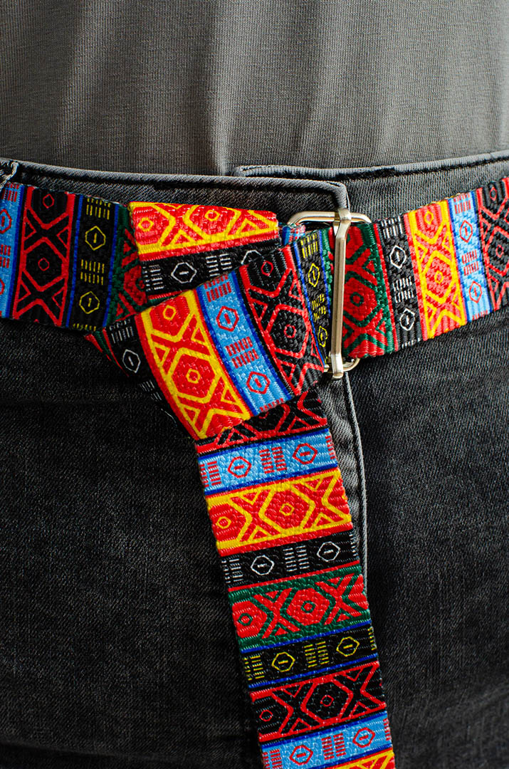 Джинси з яскравим поясом великих розмірів