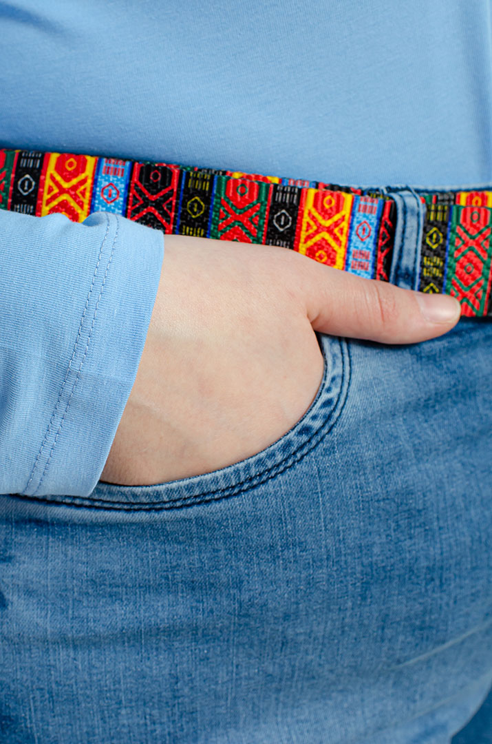 Джинси з яскравим поясом великих розмірів