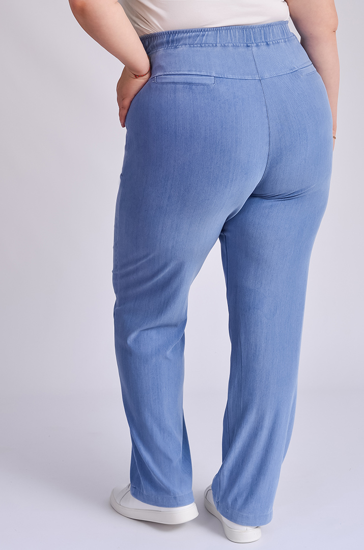 Джинсы голубого цвета из тенсела больших размеров