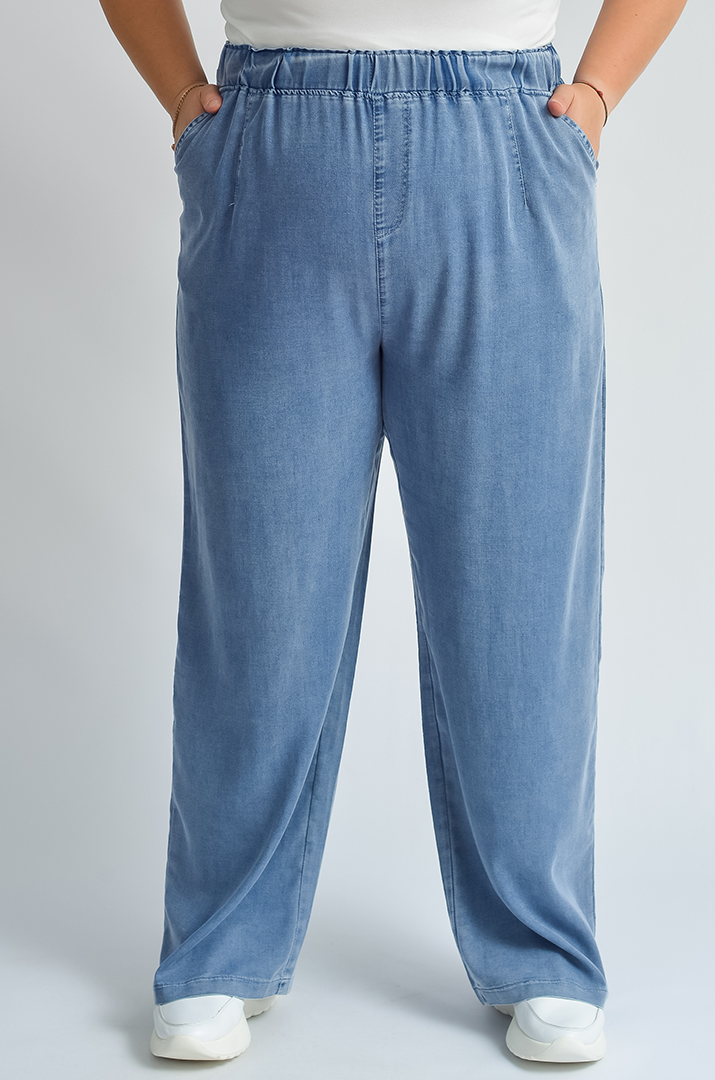 Джинсы широкие в голубом оттенке больших размеров