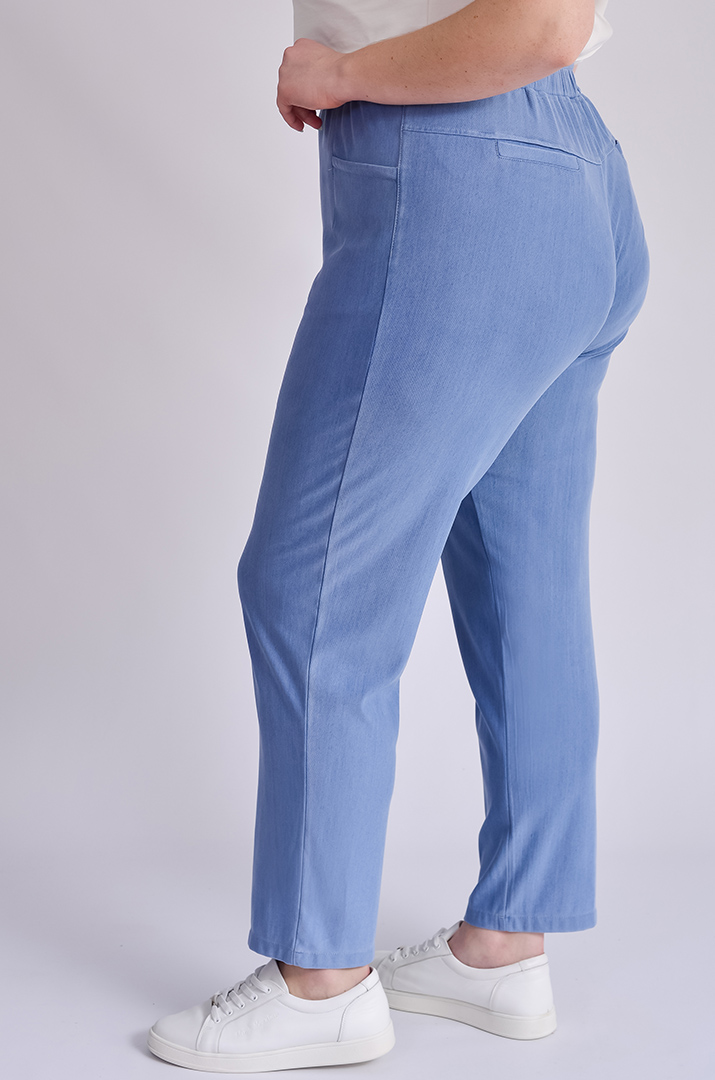 Джинси завужені блакитного кольору з тенселу великих розмірів