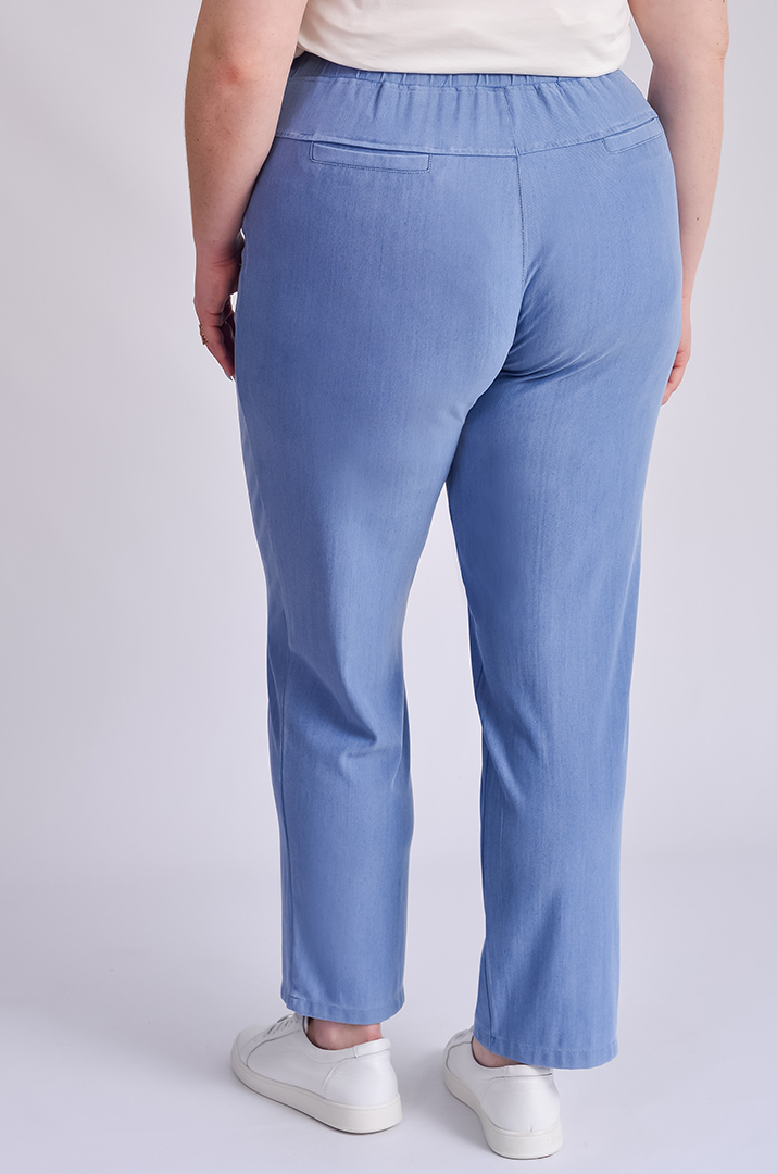 Джинси завужені блакитного кольору з тенселу великих розмірів