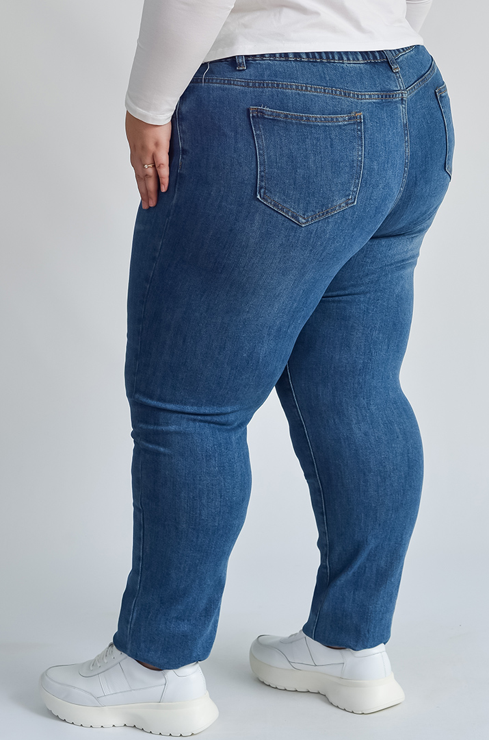 Завужені джинси класичного крою великих розмірів