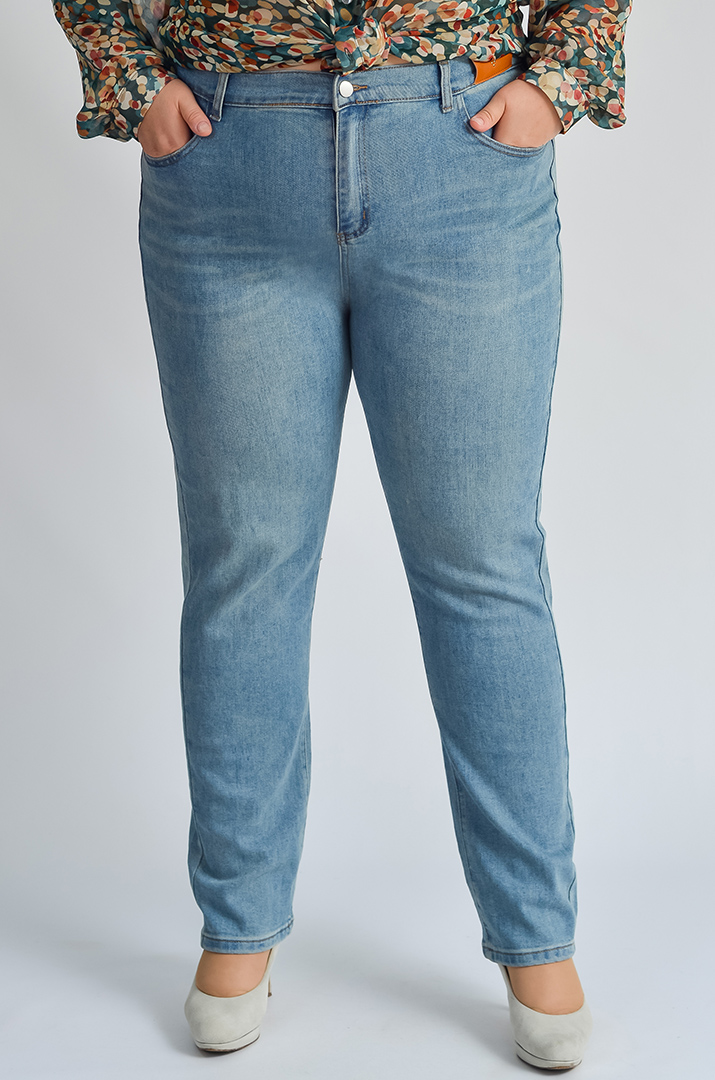 Завужені джинси класичного крою великих розмірів