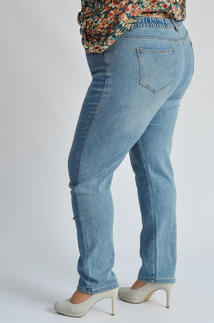 Завужені джинси класичного крою великих розмірів