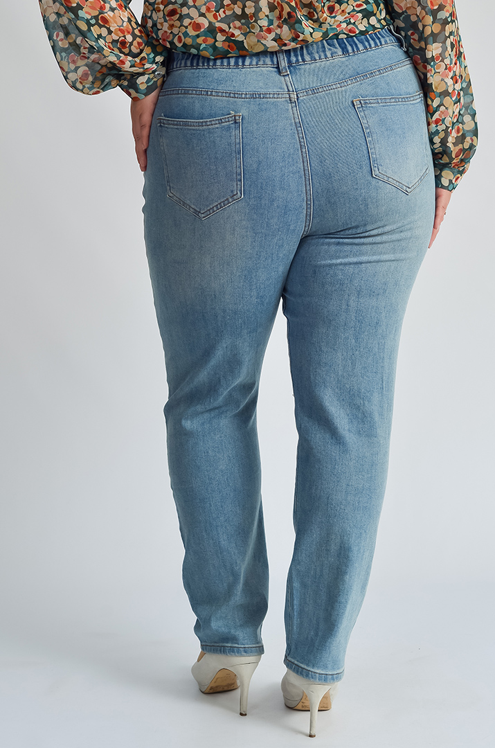 Завужені джинси класичного крою великих розмірів