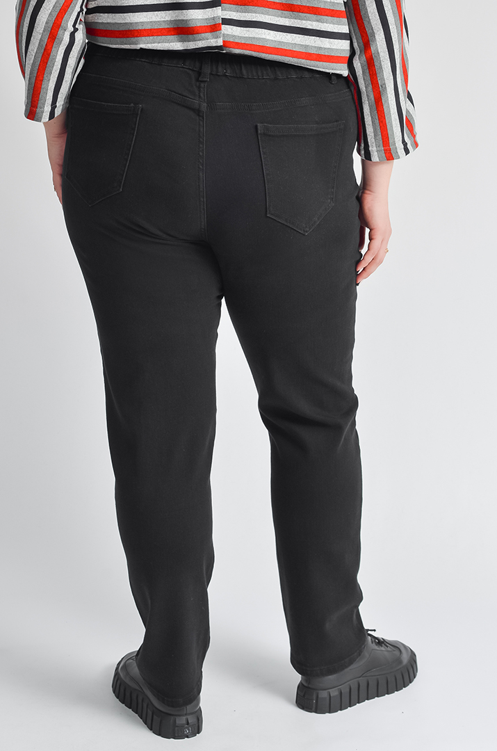 Завужені джинси класичного крою великих розмірів