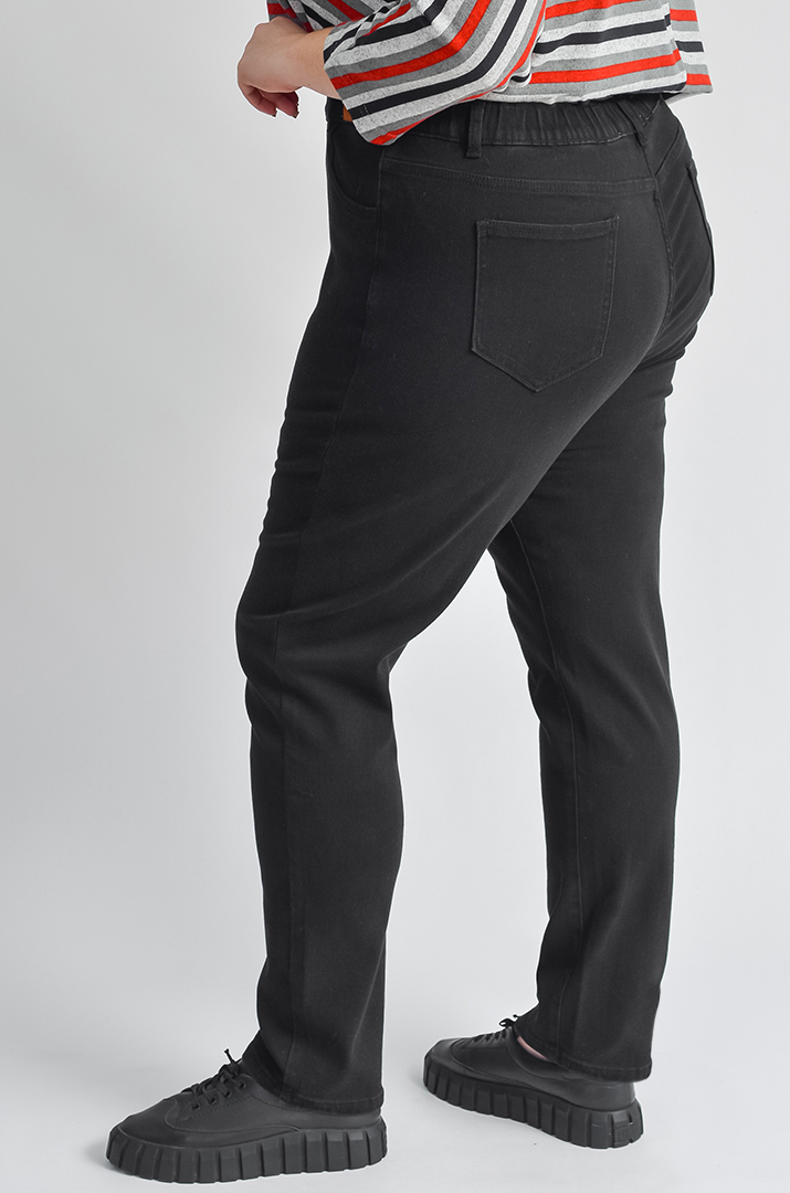 Завужені джинси класичного крою великих розмірів