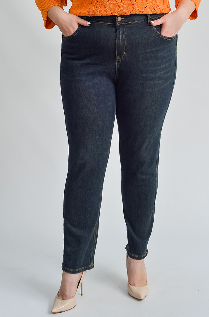 Завужені джинси з акцентом на задній кишені великих розмірів