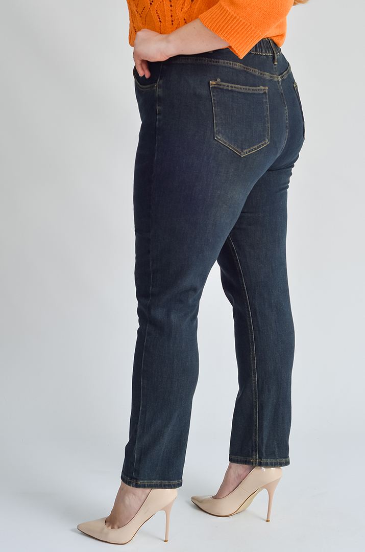 Завужені джинси з акцентом на задній кишені великих розмірів
