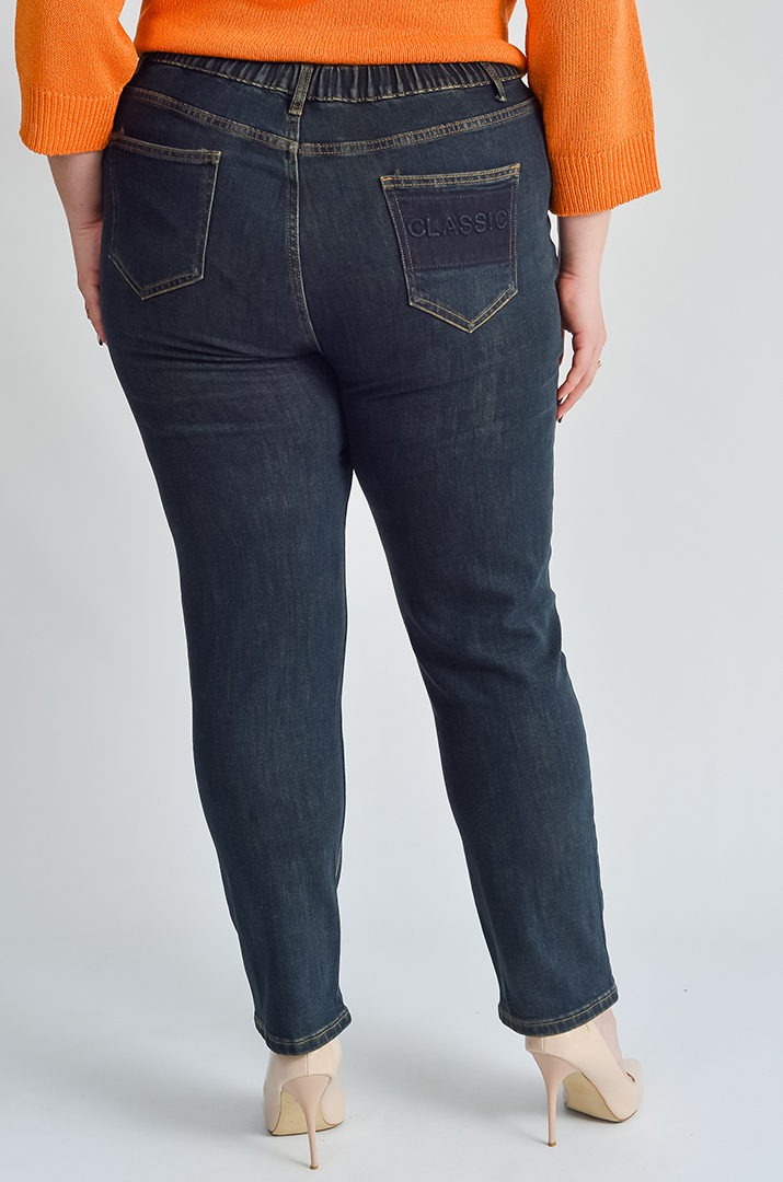 Завужені джинси з акцентом на задній кишені великих розмірів