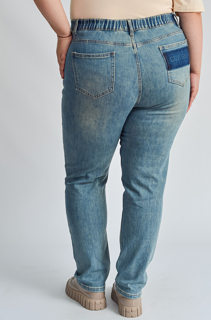 Завужені джинси з акцентом на задній кишені великих розмірів