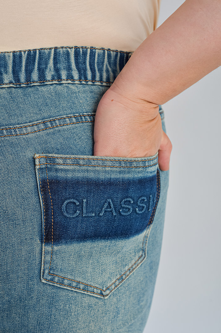 Завужені джинси з акцентом на задній кишені великих розмірів