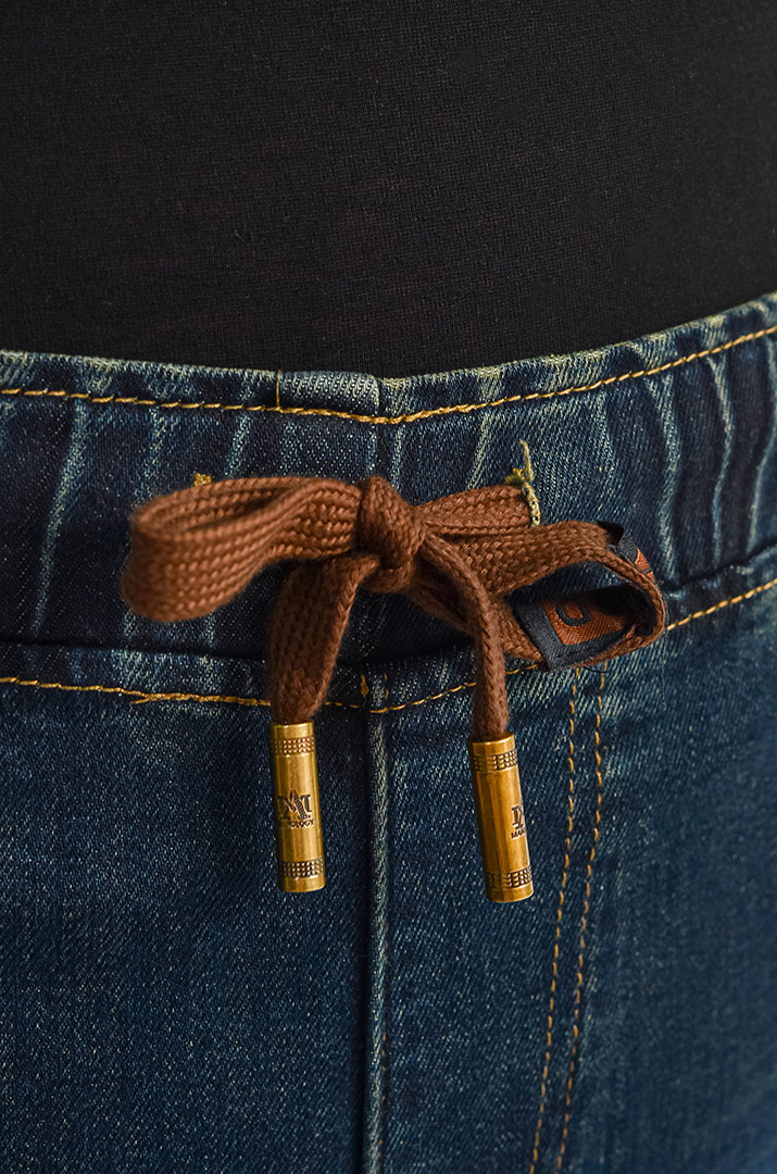 Джинси з кишенями та еластичним поясом великих розмірів