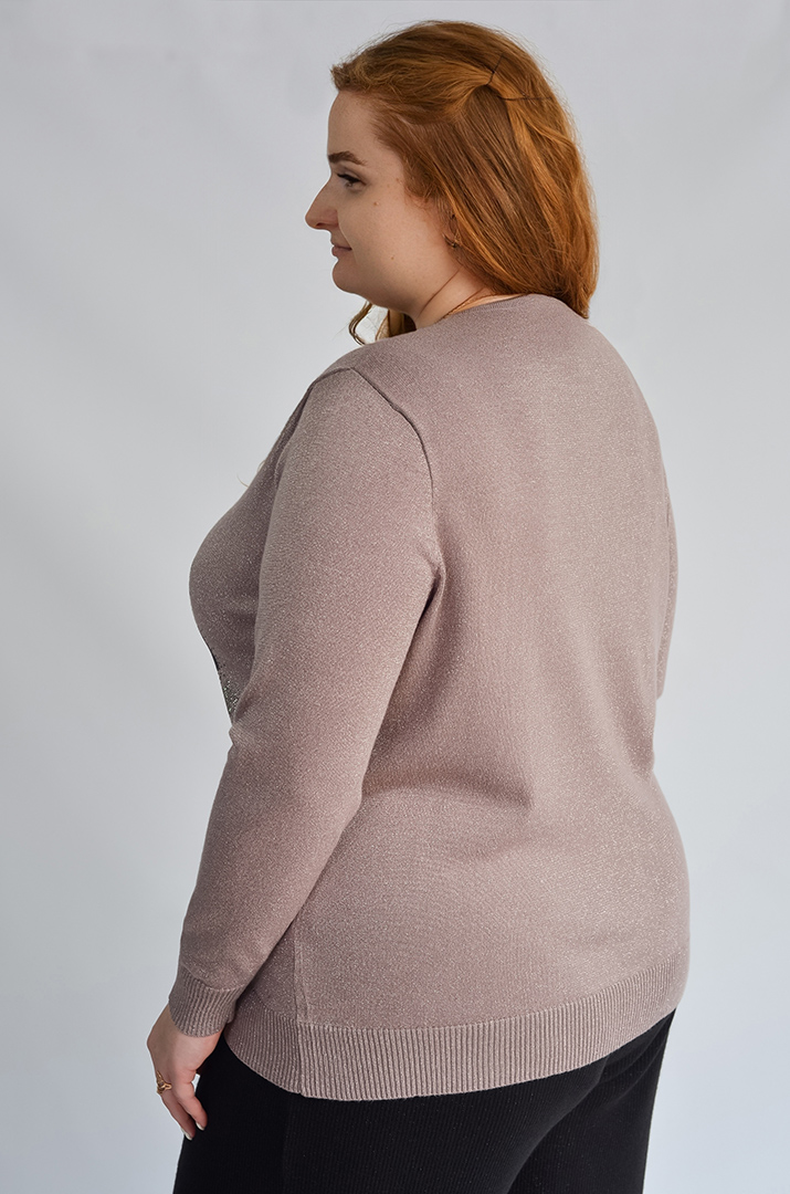 Джемпер с люрексовым мерцанием и декором из стразов больших размеров