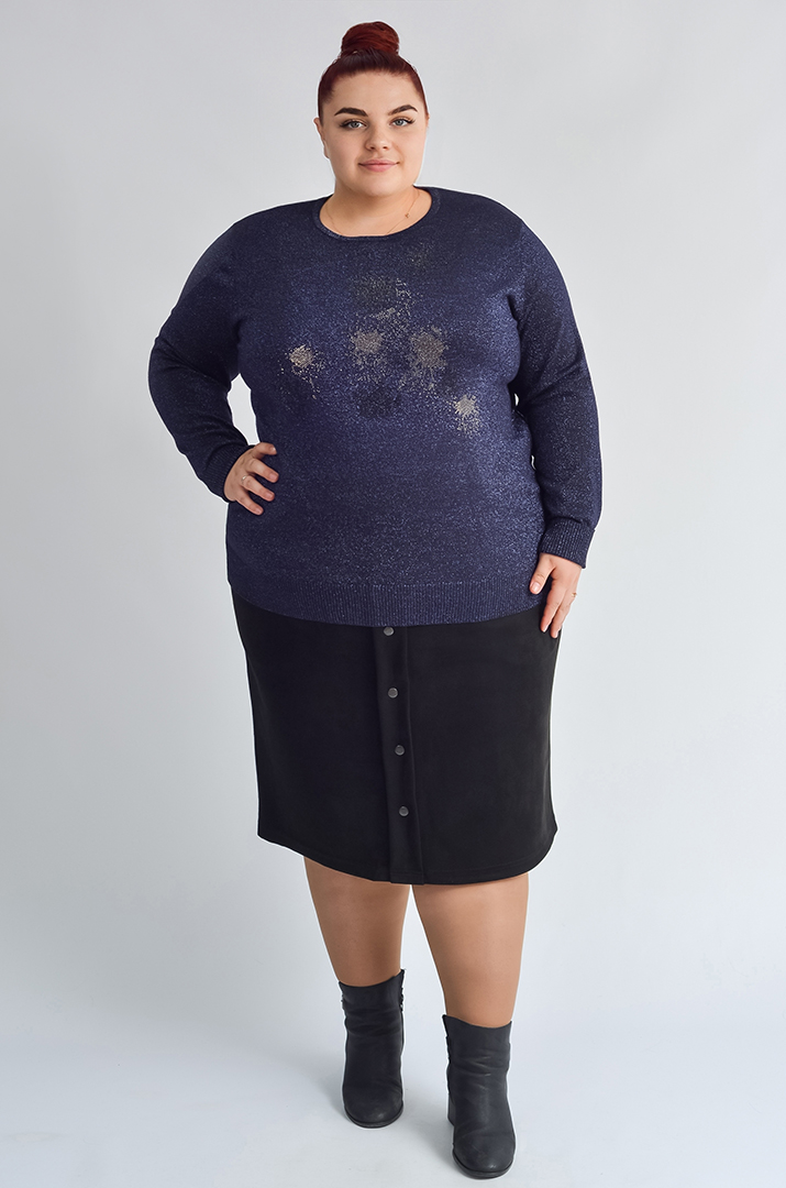 Джемпер с люрексовым мерцанием и декором из стразов больших размеров