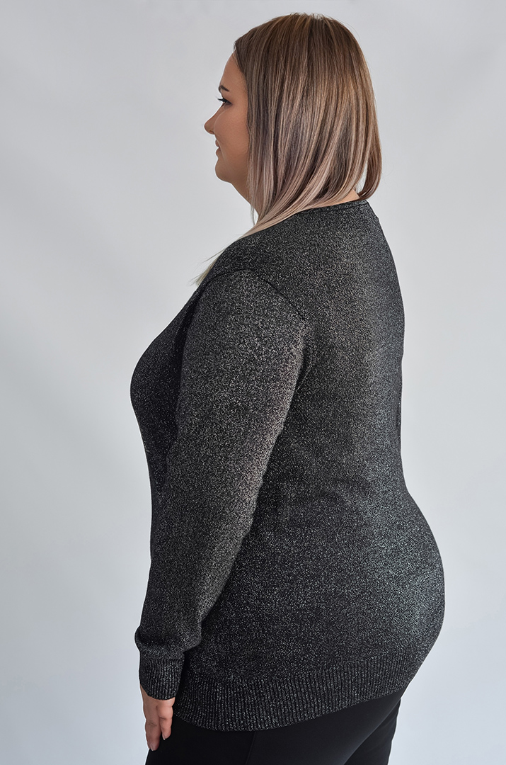 Джемпер с люрексовым мерцанием и декором из стразов больших размеров