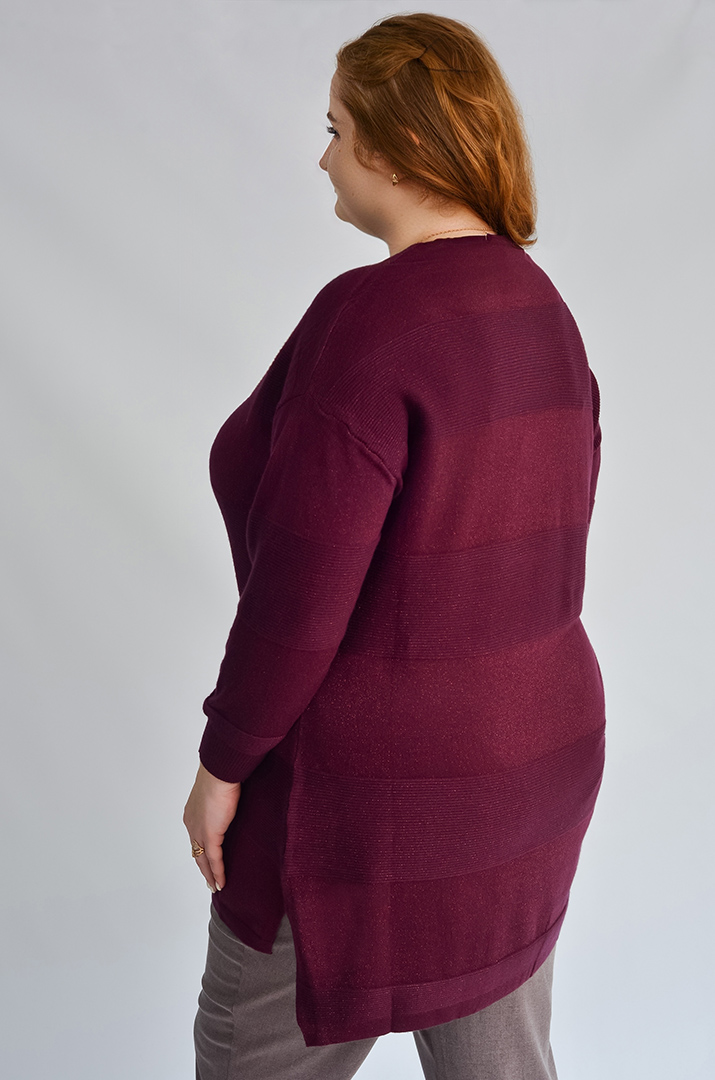 Довгий джемпер з рельєфною в’язкою та блискучою ниткою великих розмірів