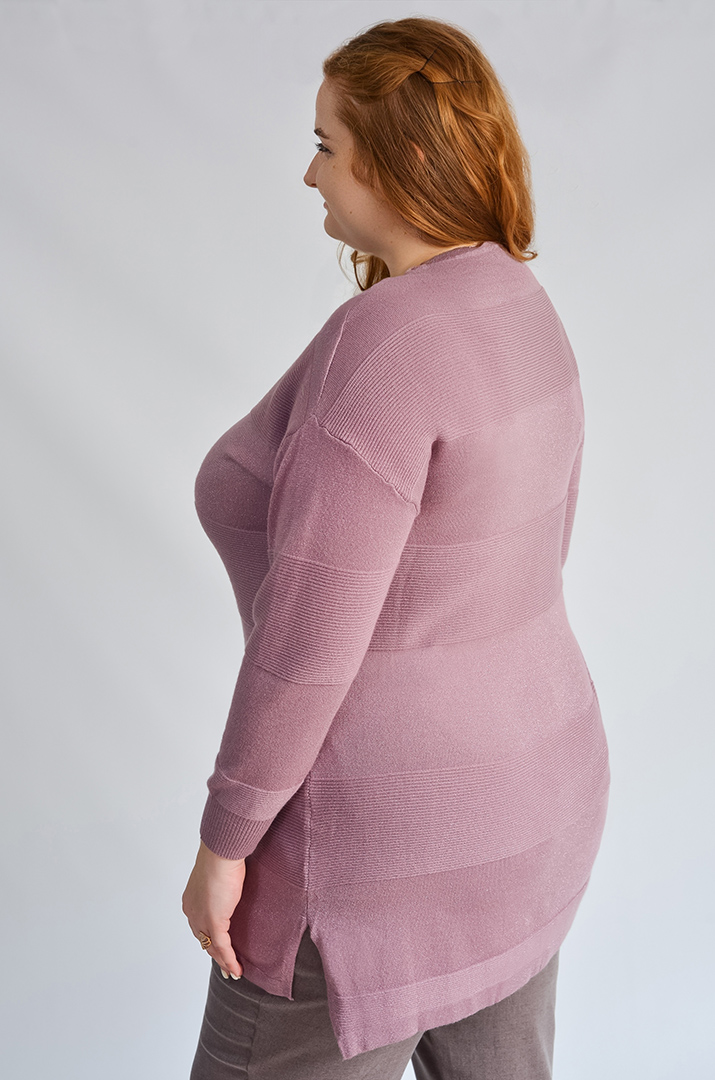 Довгий джемпер з рельєфною в’язкою та блискучою ниткою великих розмірів